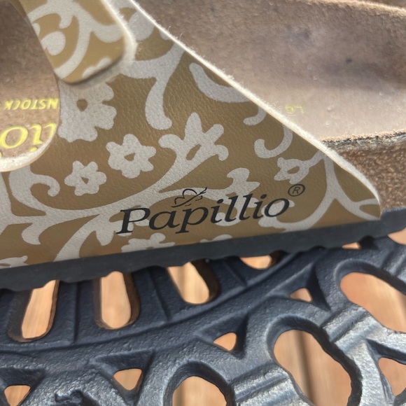 BIRKENSTOCK Papillio 3-Strap Floral Print
Gold & White Leather Sandals Size 6 - Picture 2 of 8